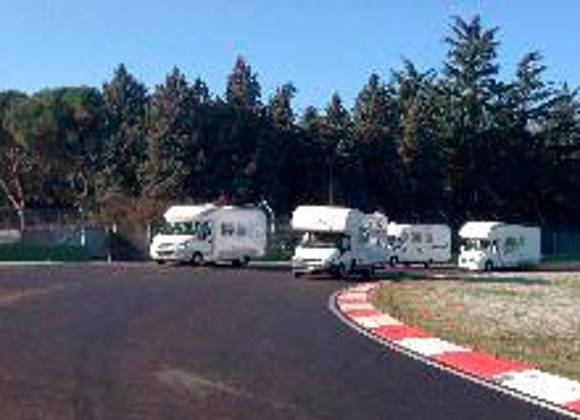 Imola camper Parade: un fine settimana in pista da tutto esaurito