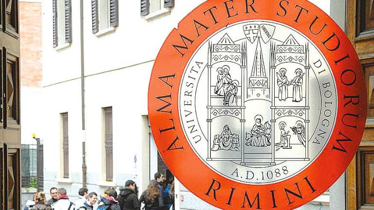 Sede dell’Università di Rimini e i suoi studenti