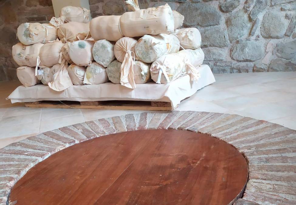 Dopo l’infossatura è tempo di sfossare i formaggi