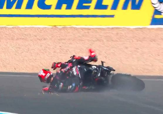 MotoGp, “Ha spinto e colpito i commissari di circuito”: Bezzecchi squalificato non sarà al via nel Gp della Repubblica Ceca