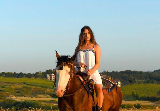 Eleonora Palmieri a cavallo, l’equitazione è una delle sue passioni