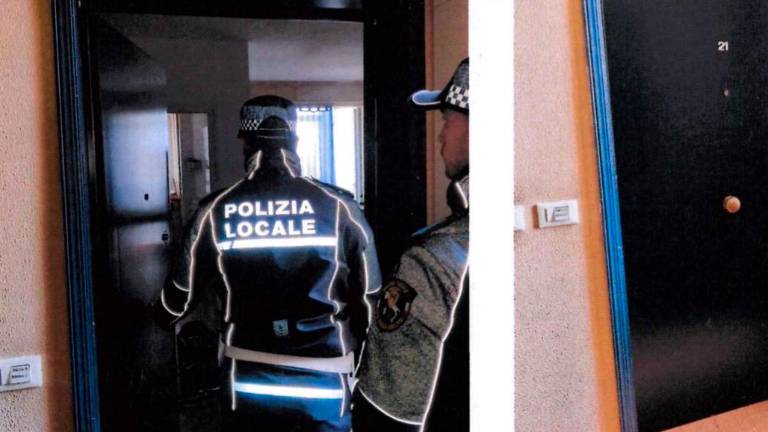 Una delle operazioni Erp con agenti della Polizia Locale