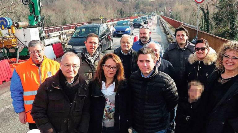 Ponte Verucchio riaperto alle auto «Ora pensiamo agli scuolabus»