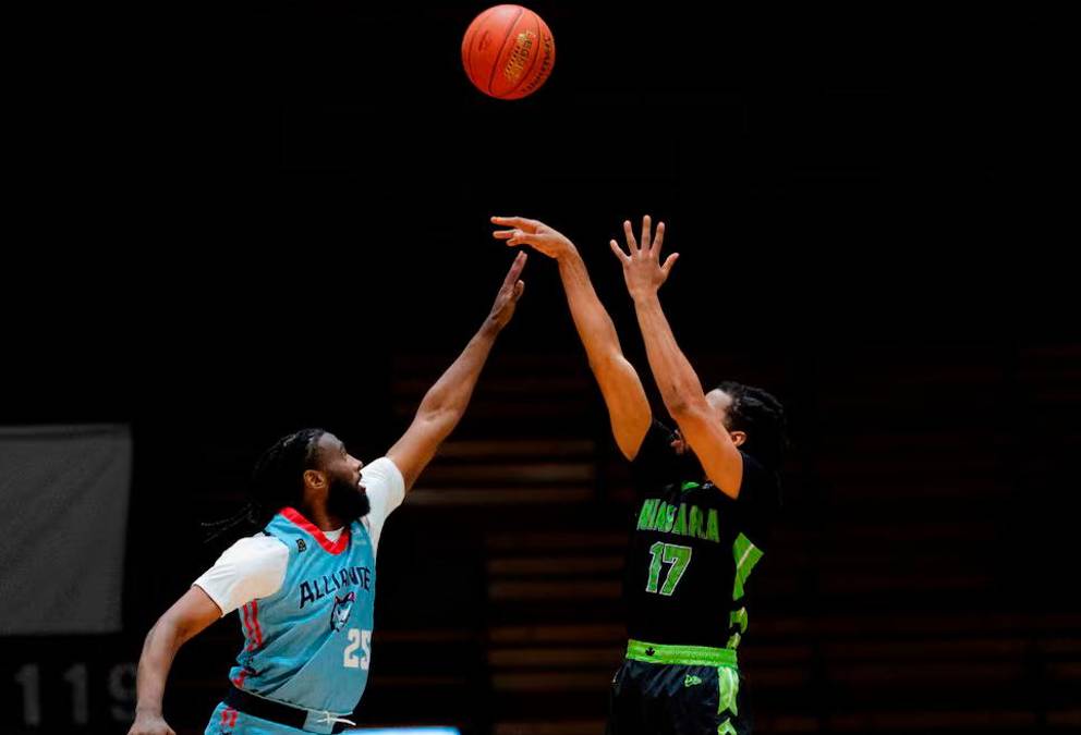 L’ala-guardia Donald Carey Jr con la maglia dei Niagara River Lions dove sta ancora giocando